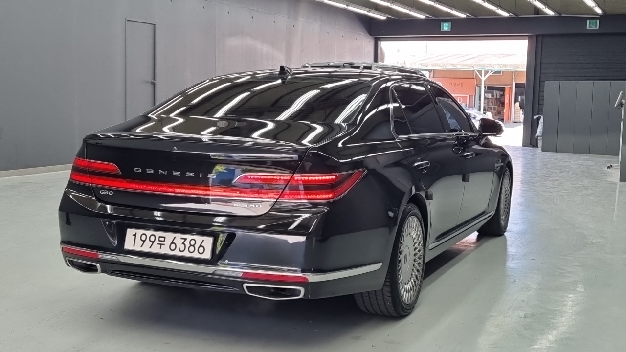 Genesis G90