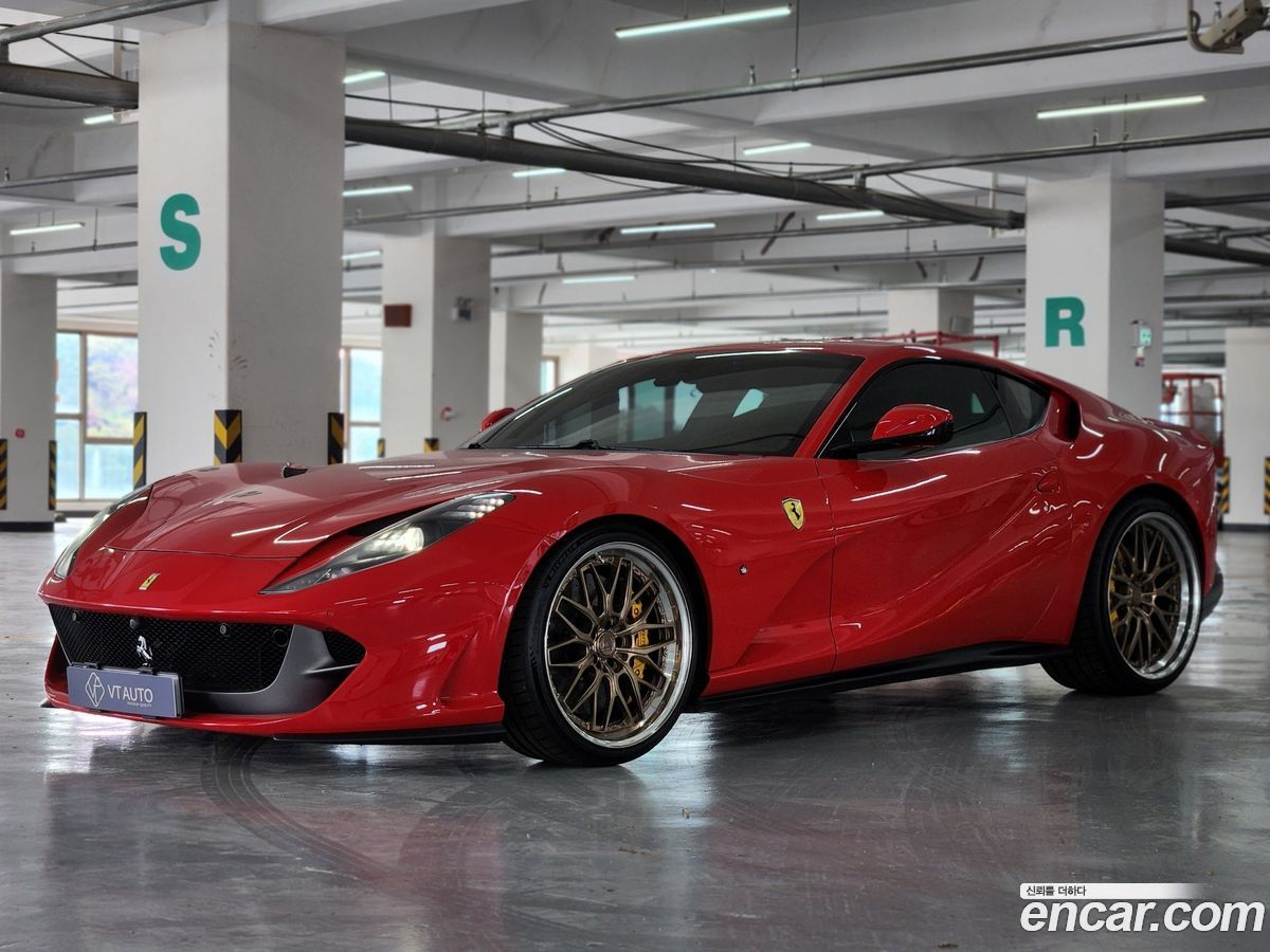 Ferrari 812
