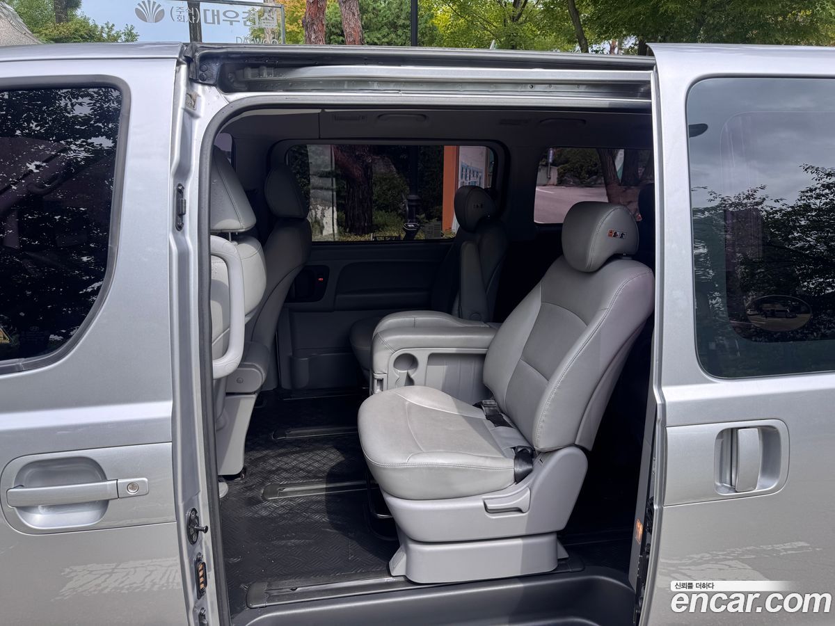Hyundai Starex