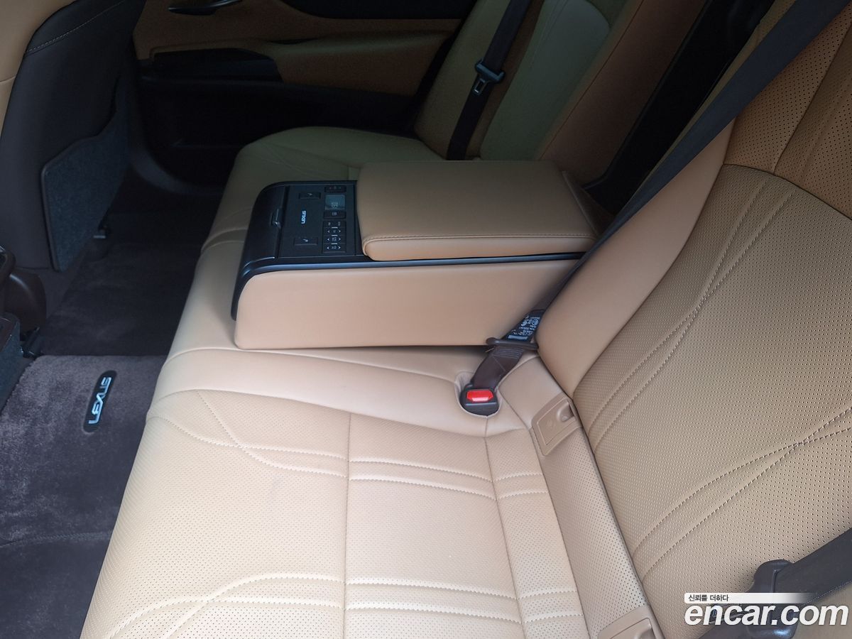 Lexus ES Mk7