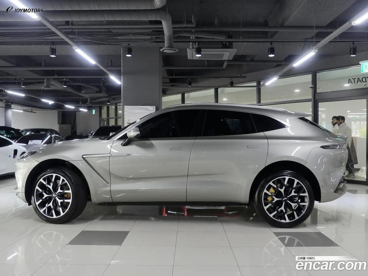 Astonmartin DBX