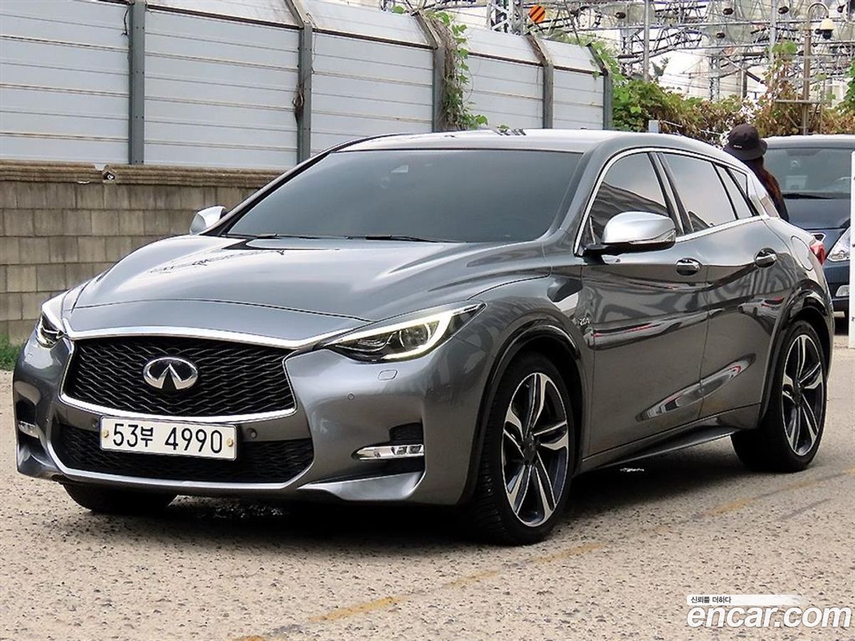 Infiniti Q30