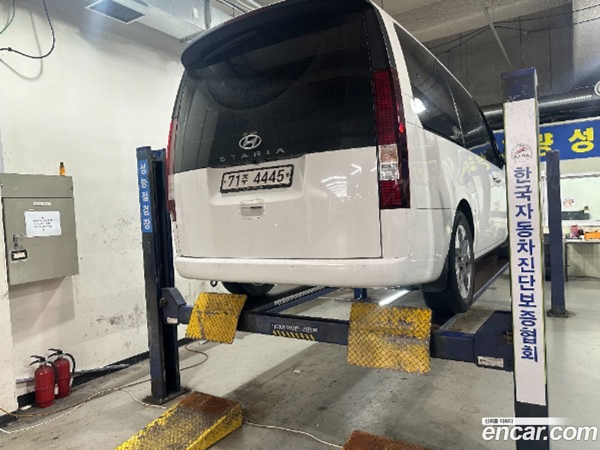 Hyundai Staria