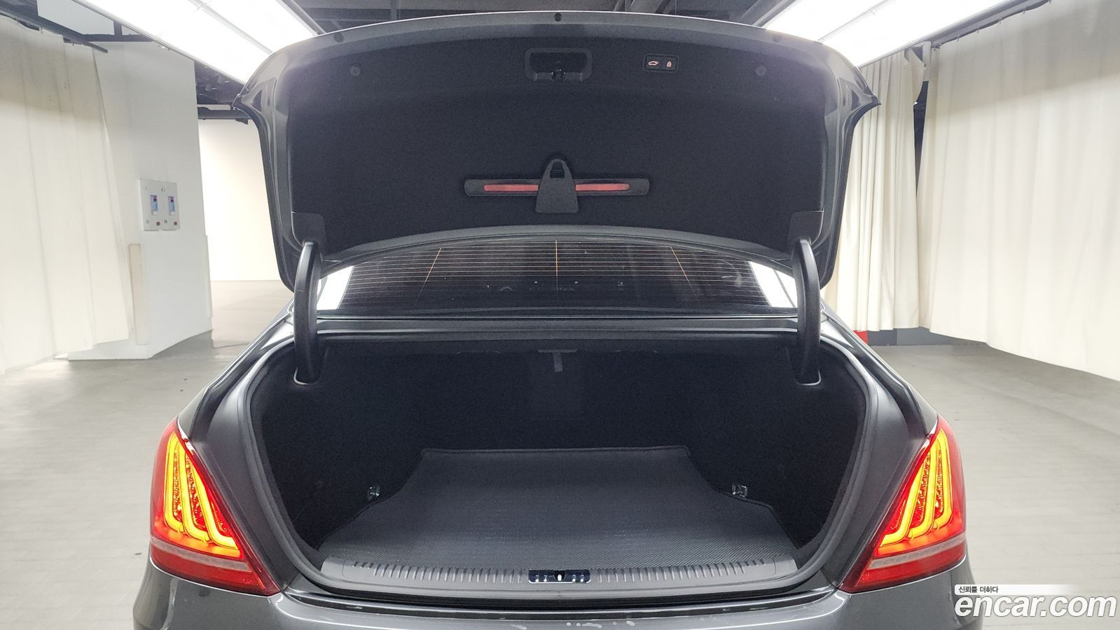 Genesis EQ900