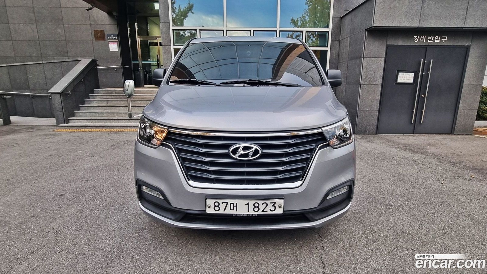 Hyundai Starex