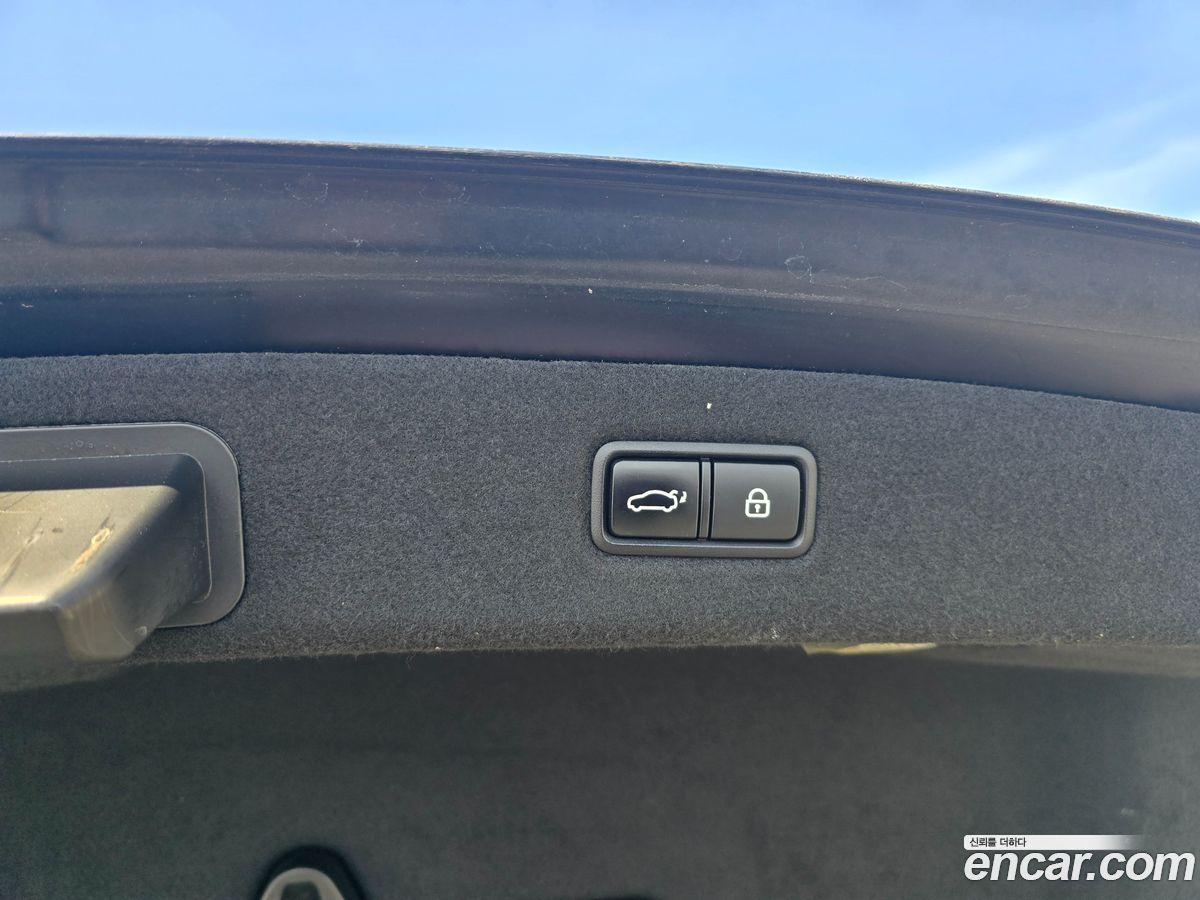 Genesis EQ900
