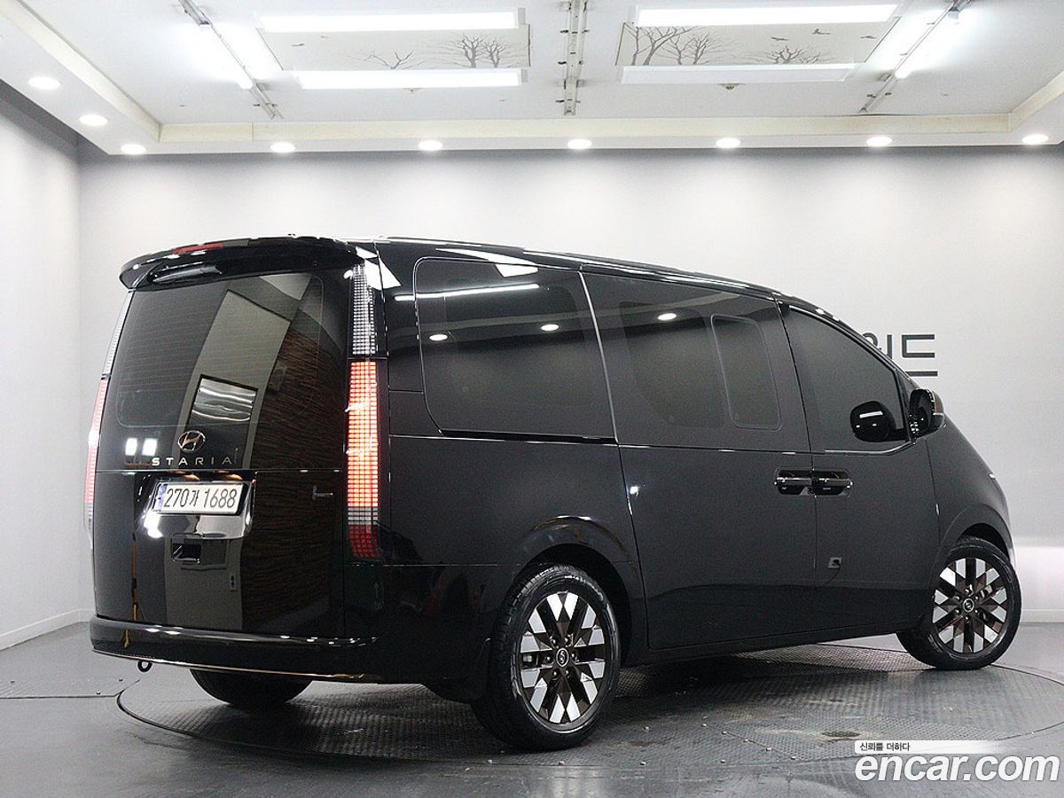 Hyundai Staria
