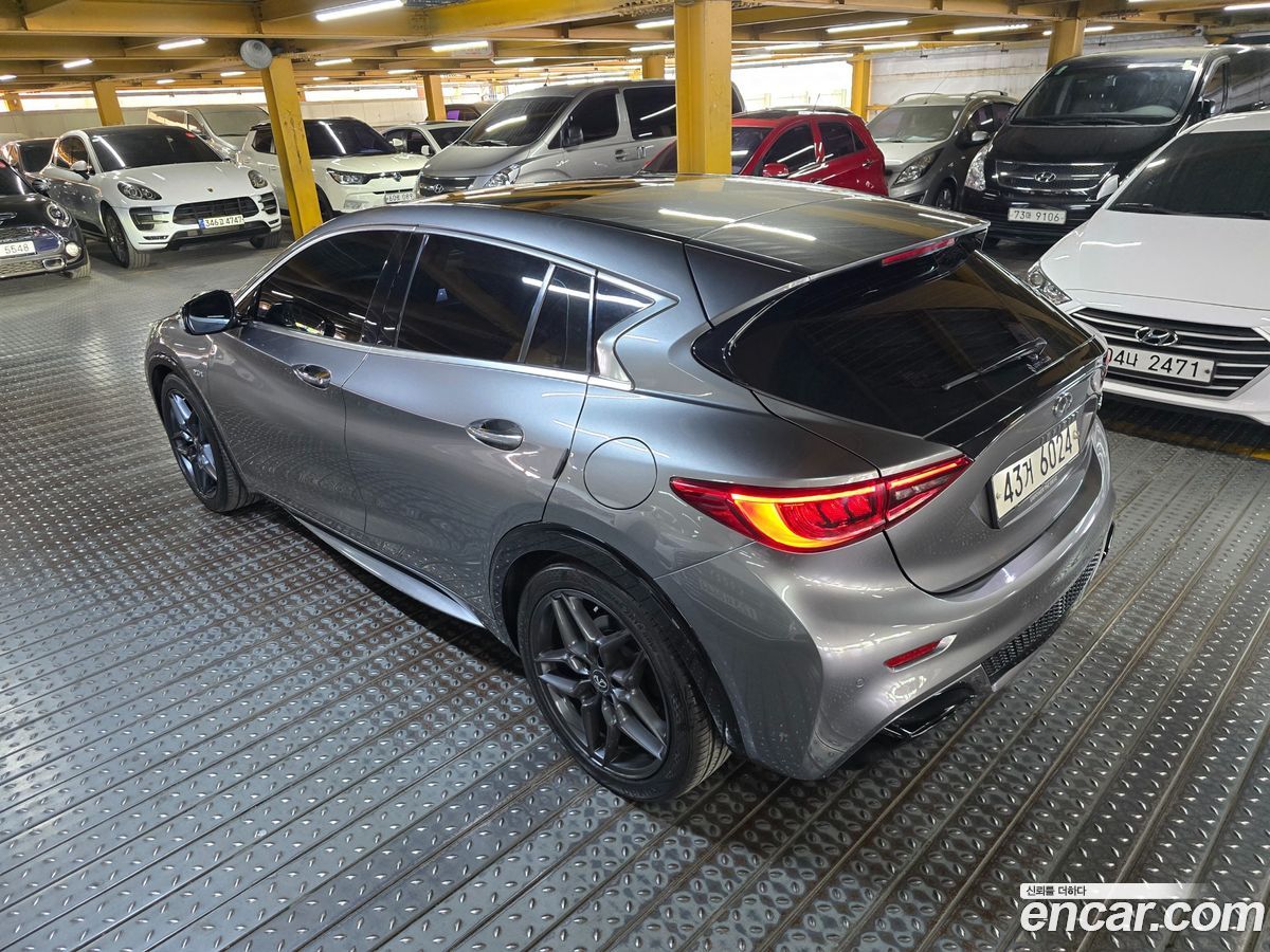 Infiniti Q30