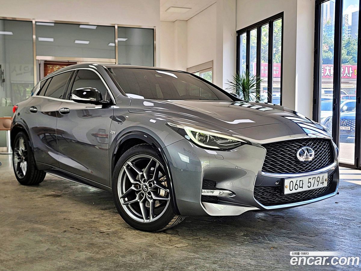 Infiniti Q30