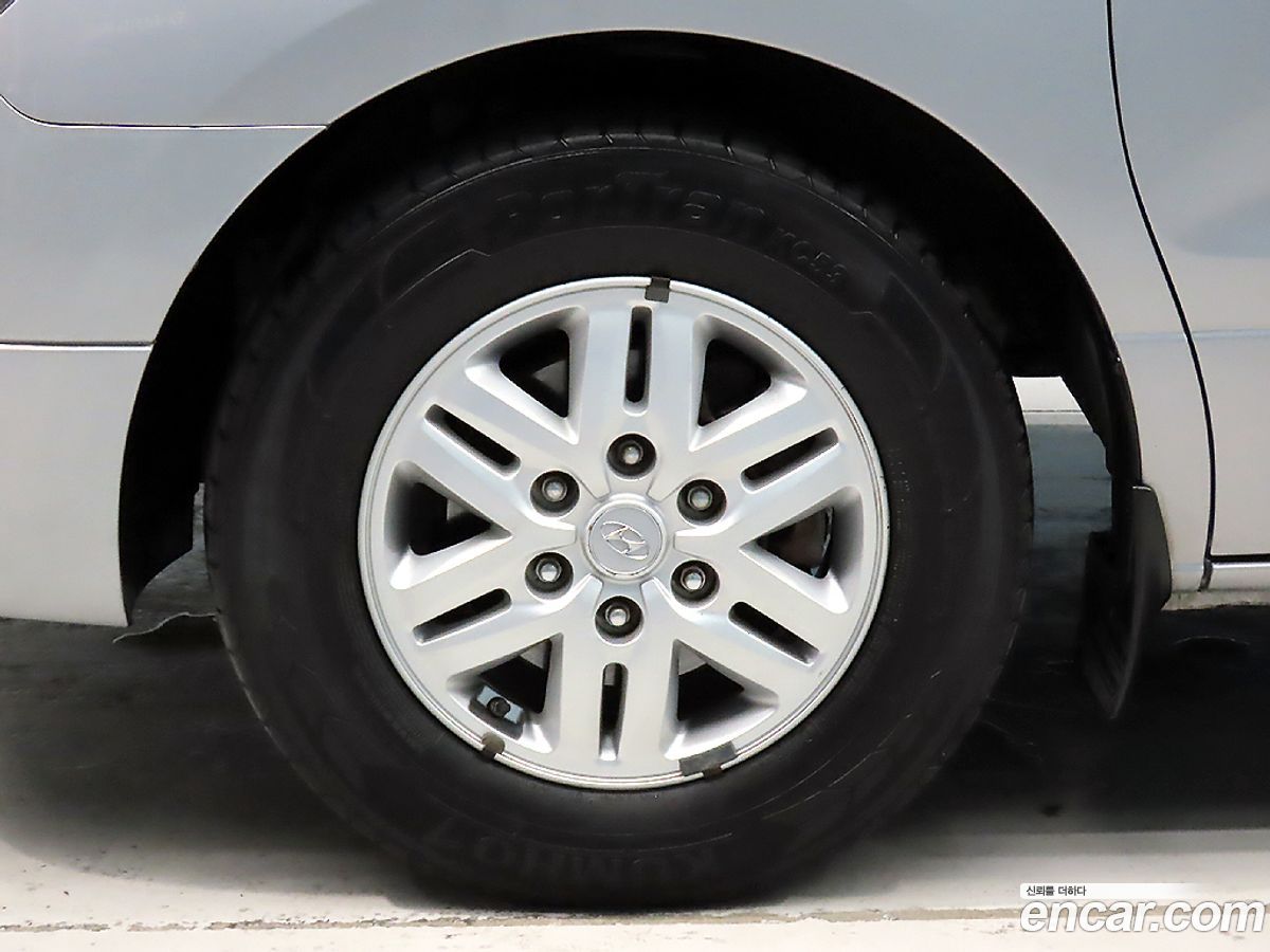 Hyundai Starex