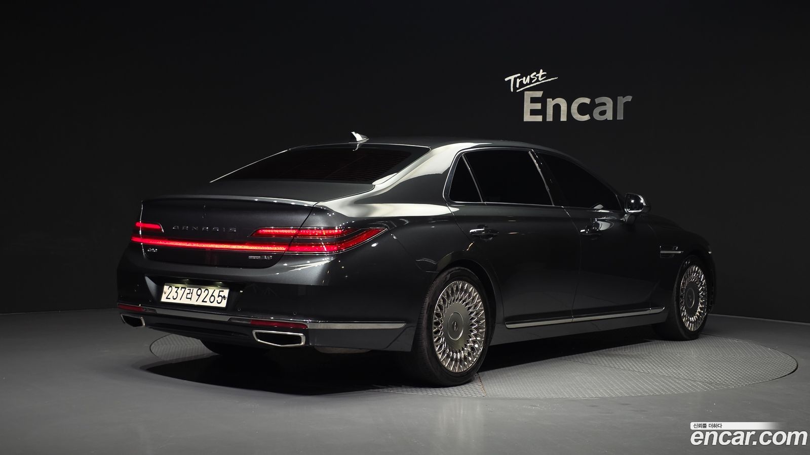 Genesis G90