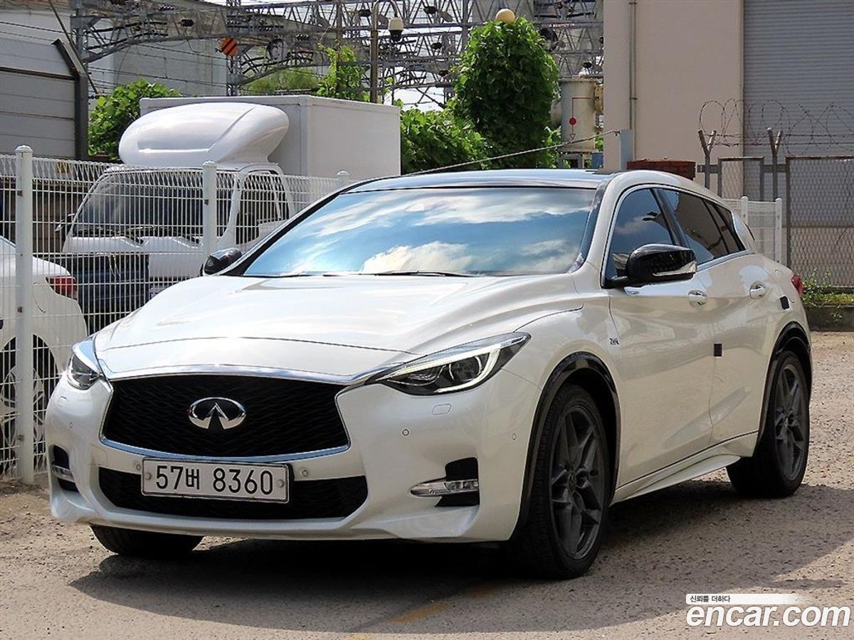 Infiniti Q30