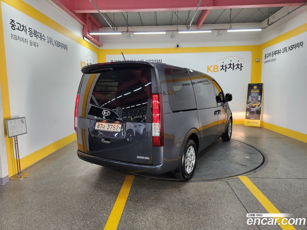 Hyundai Staria