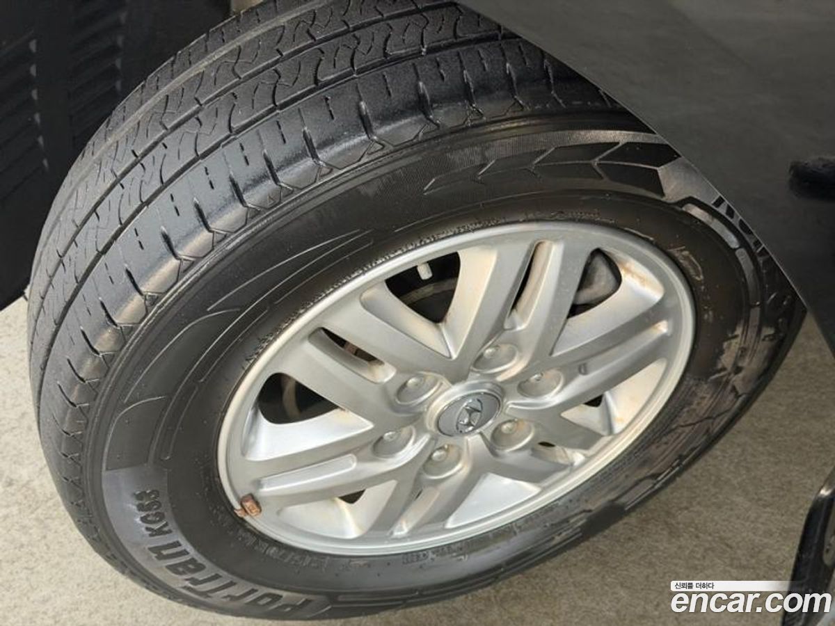 Hyundai Starex