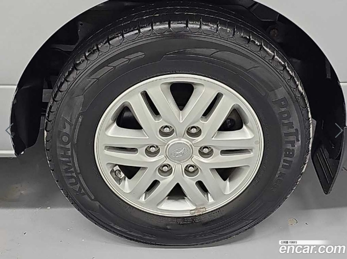 Hyundai Starex