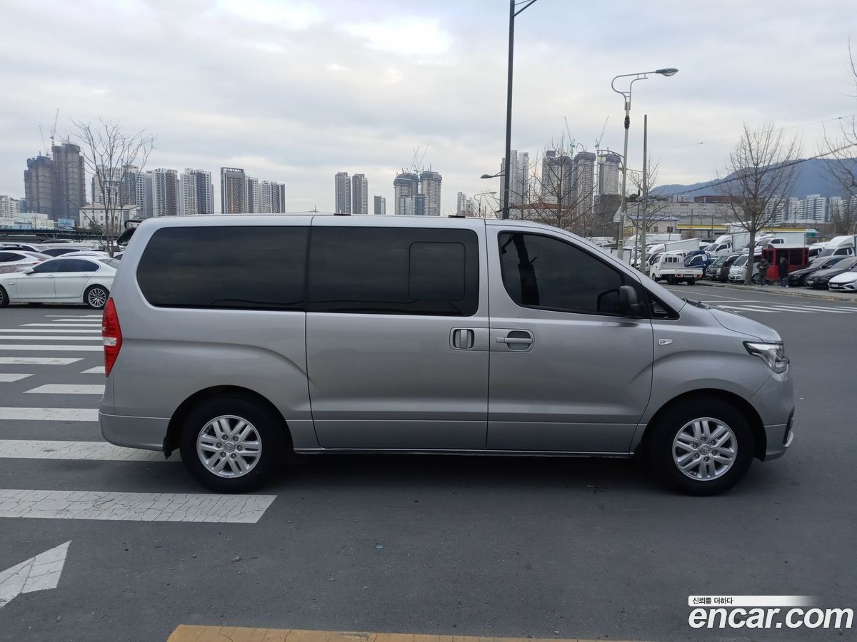 Hyundai Starex