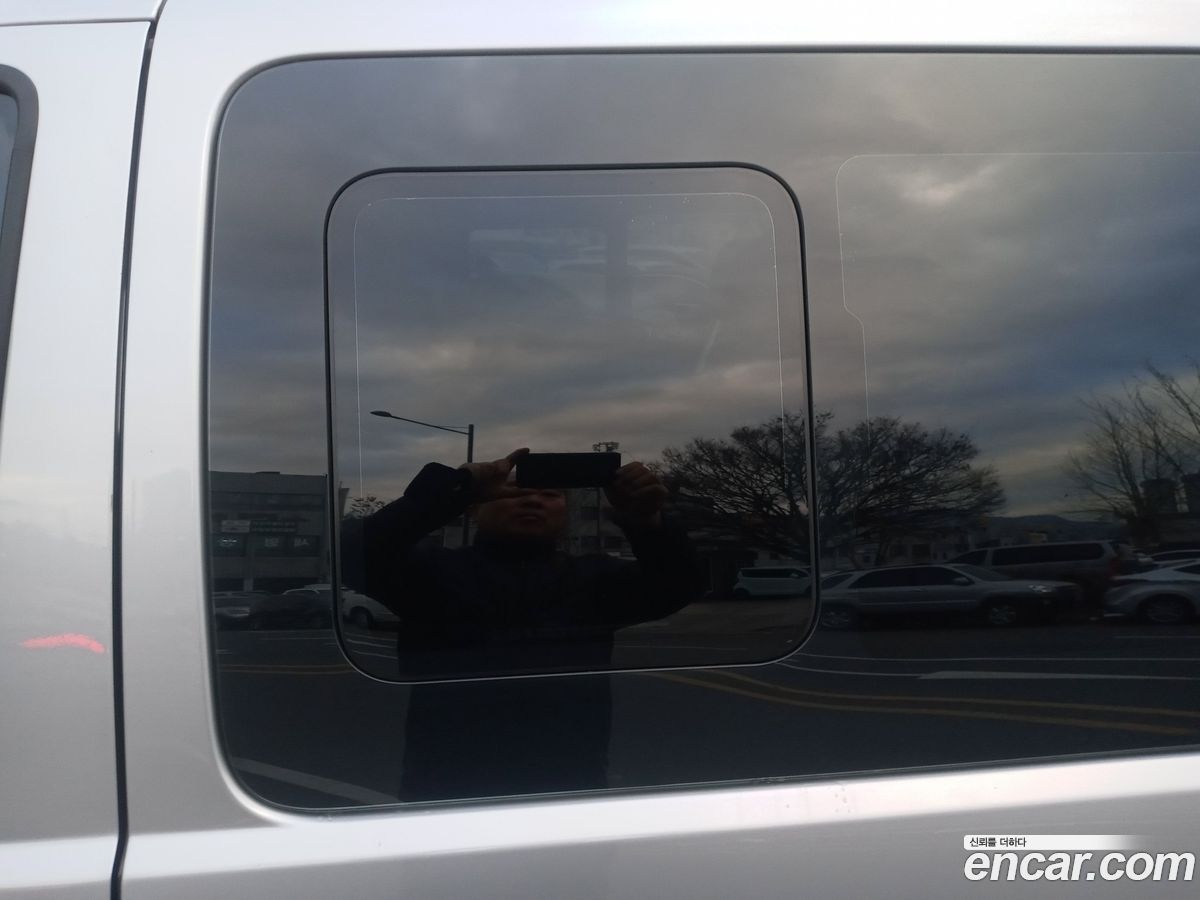 Hyundai Starex