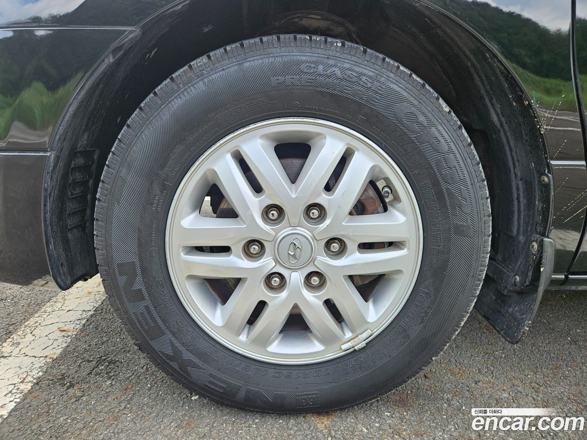 Hyundai Starex