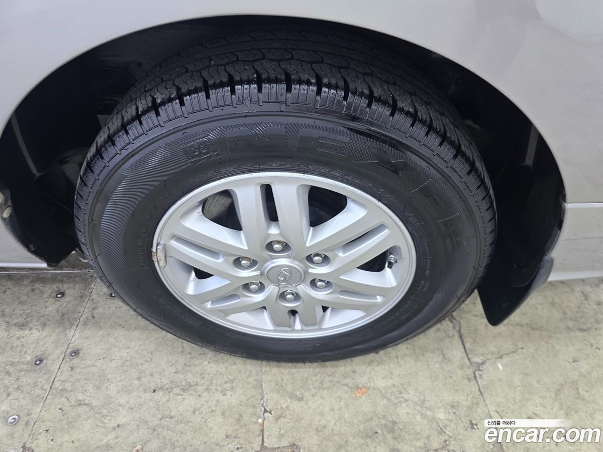 Hyundai Starex