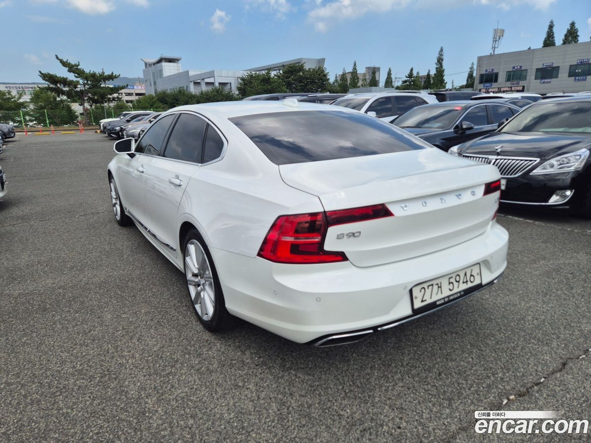 Volvo S90