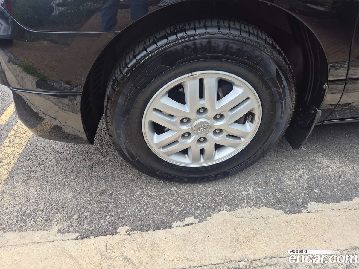 Hyundai Starex