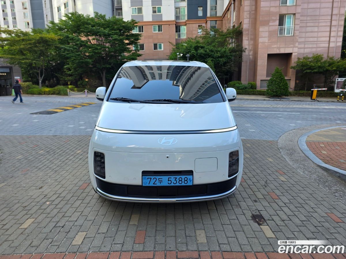 Hyundai Staria