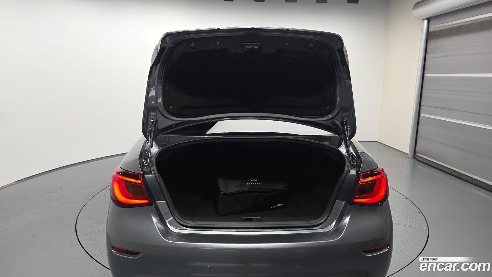 Infiniti Q70