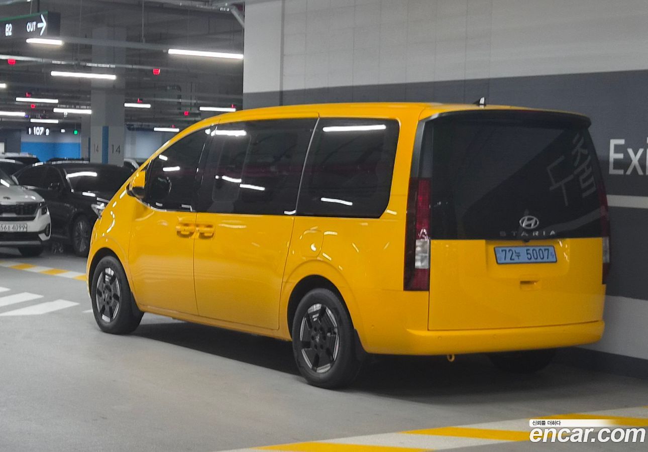 Hyundai Staria