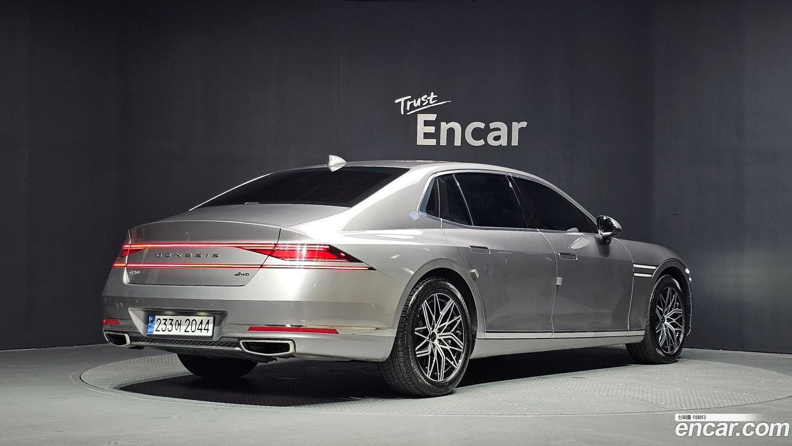Genesis G90