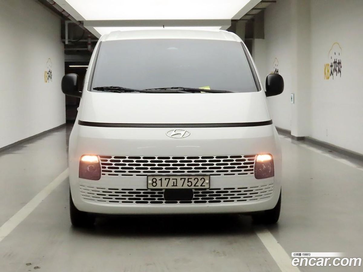 Hyundai Staria