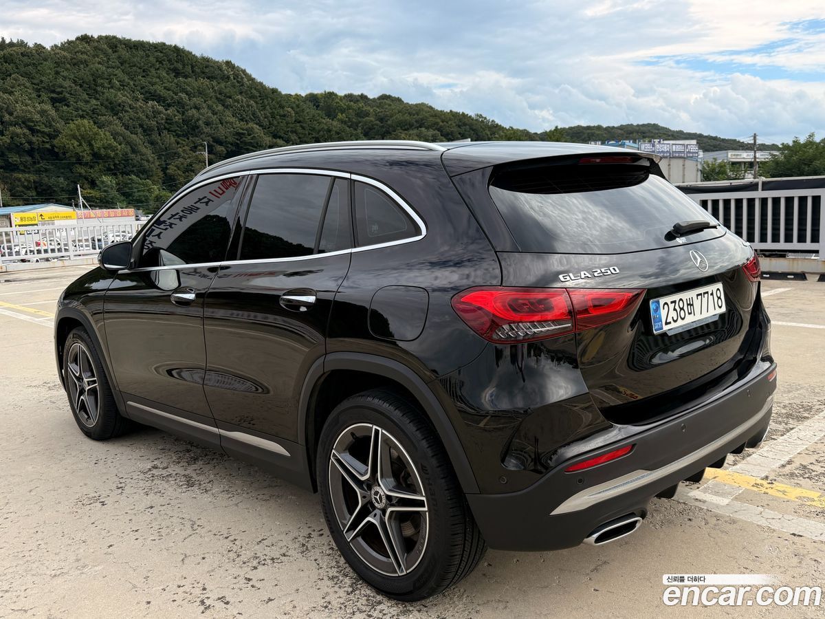 Mercedes-Benz GLA-Class