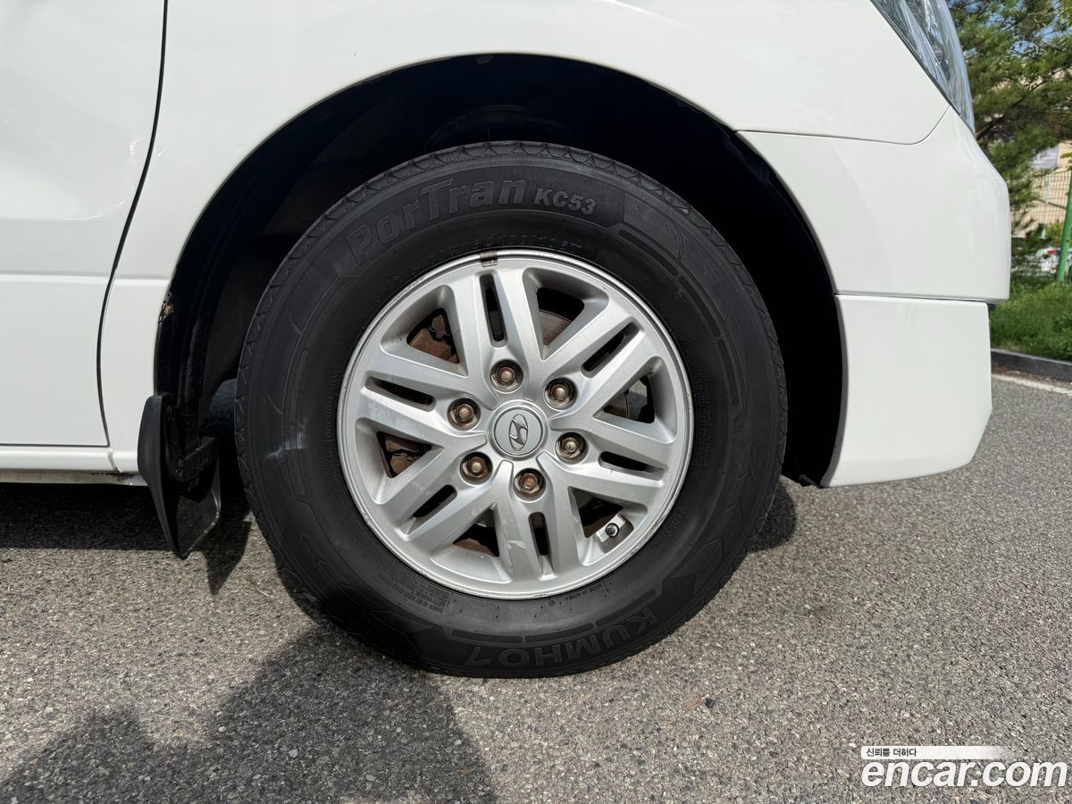Hyundai Starex