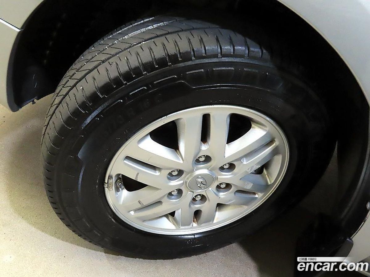 Hyundai Starex