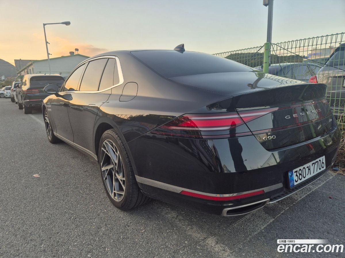 Genesis G90