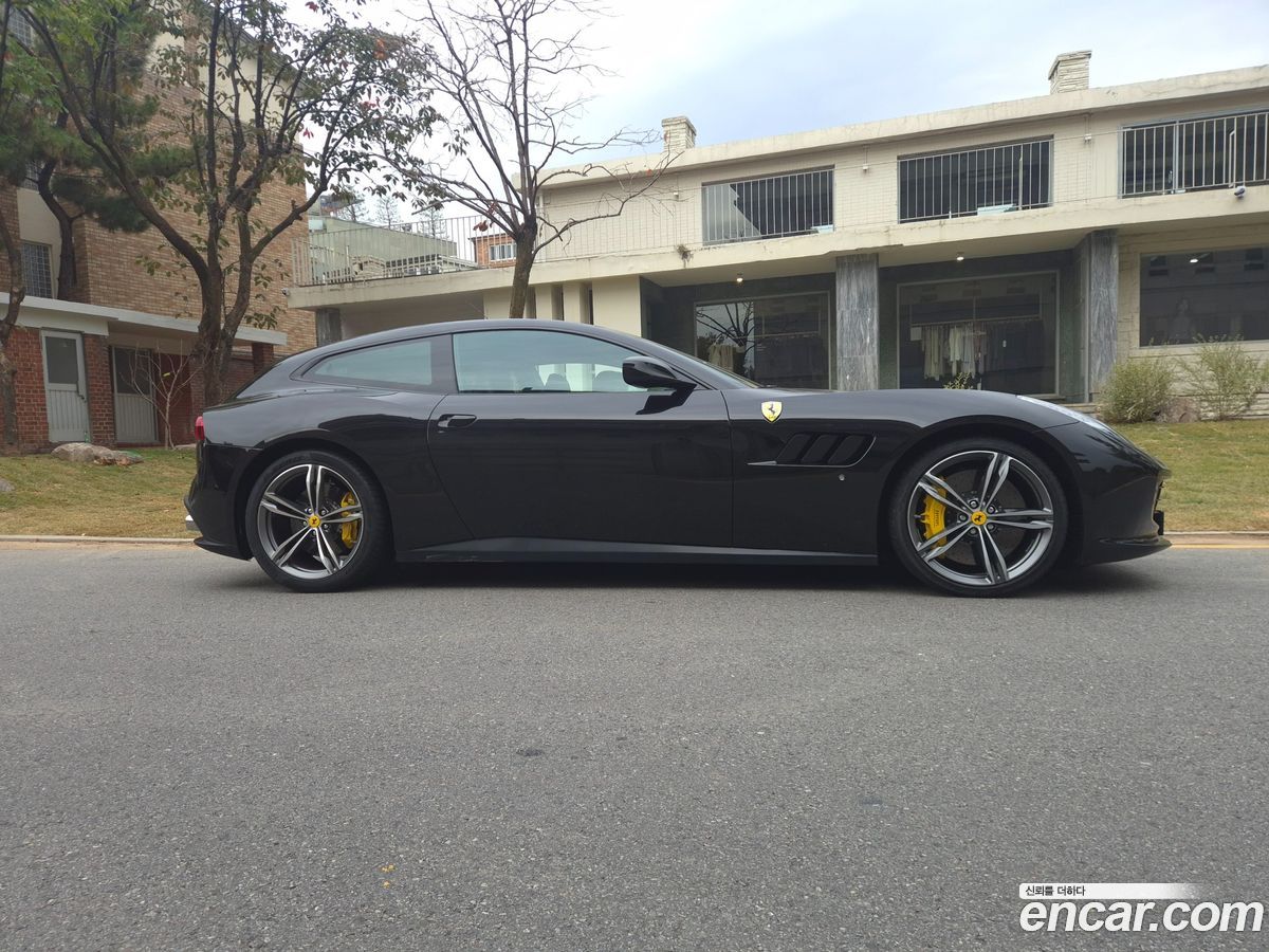 Ferrari GTC4 Lusso