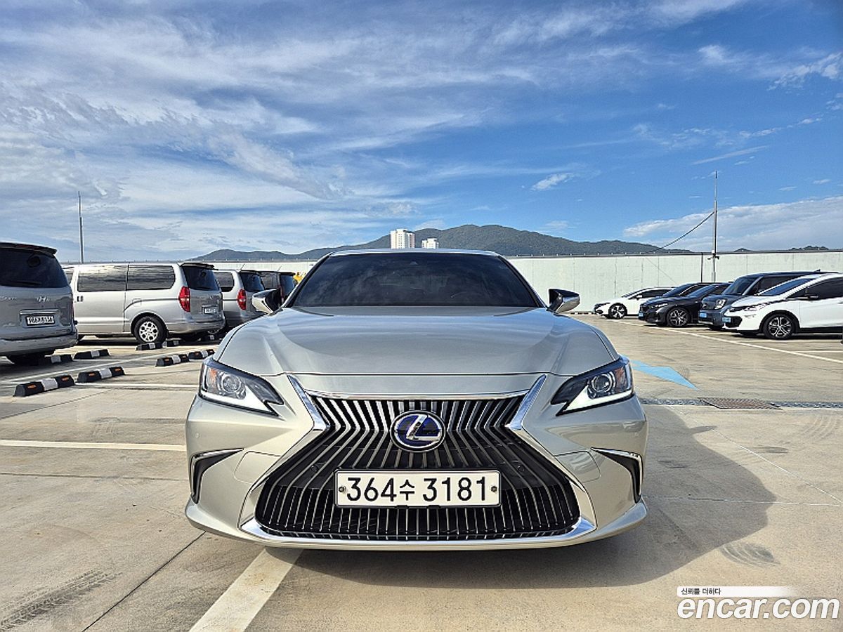 Lexus ES Mk7
