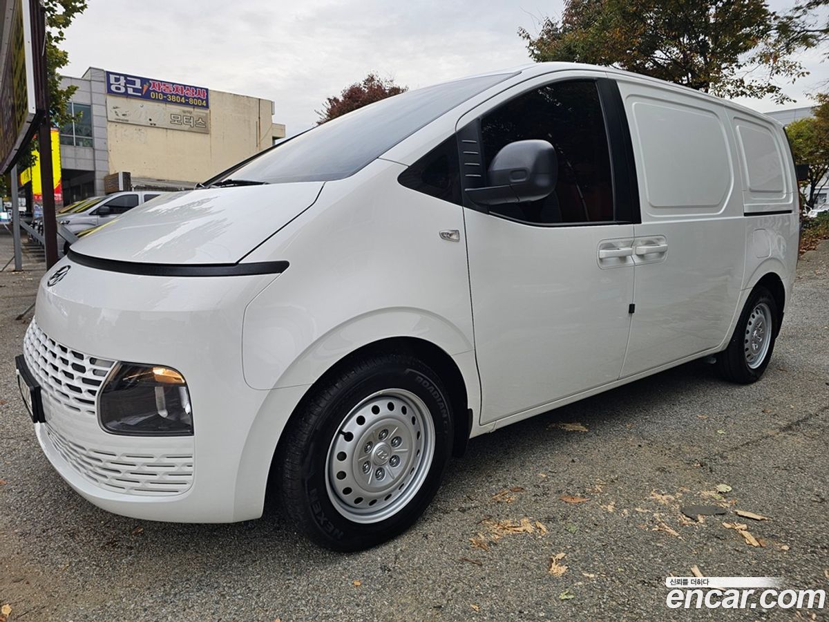 Hyundai Staria