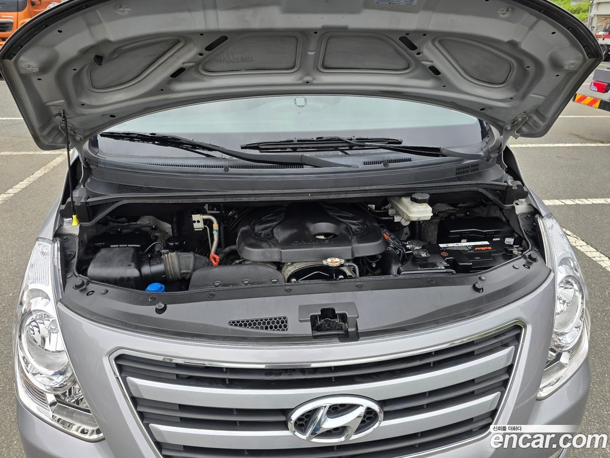 Hyundai Starex