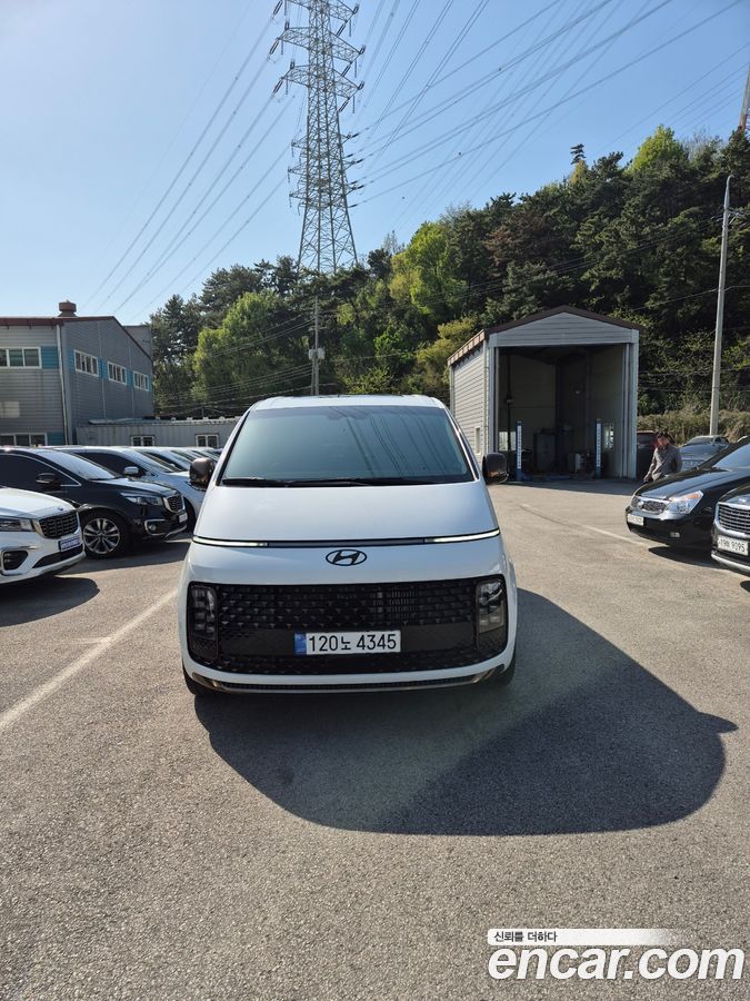 Hyundai Staria