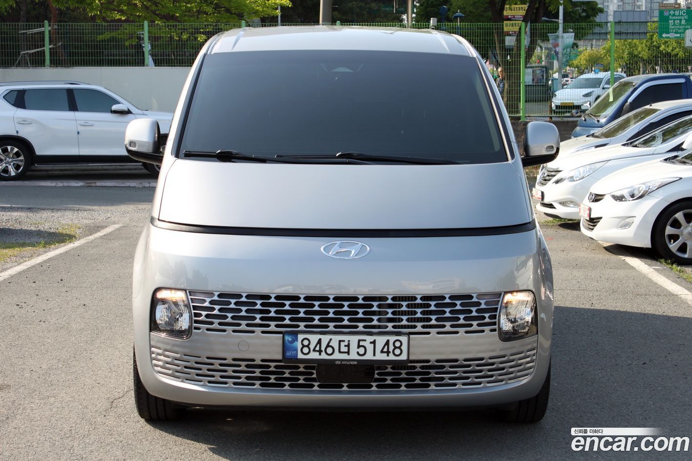 Hyundai Staria