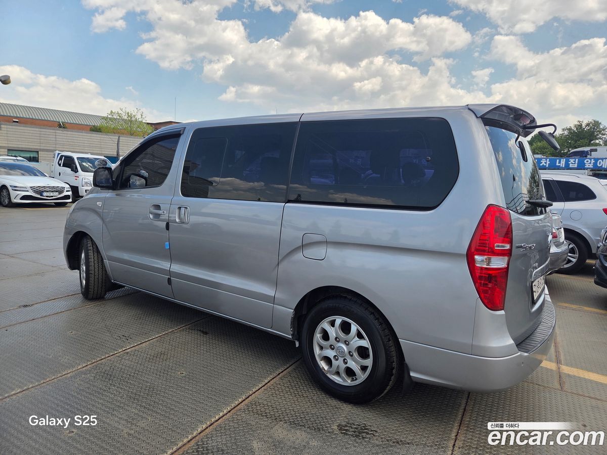 Hyundai Starex