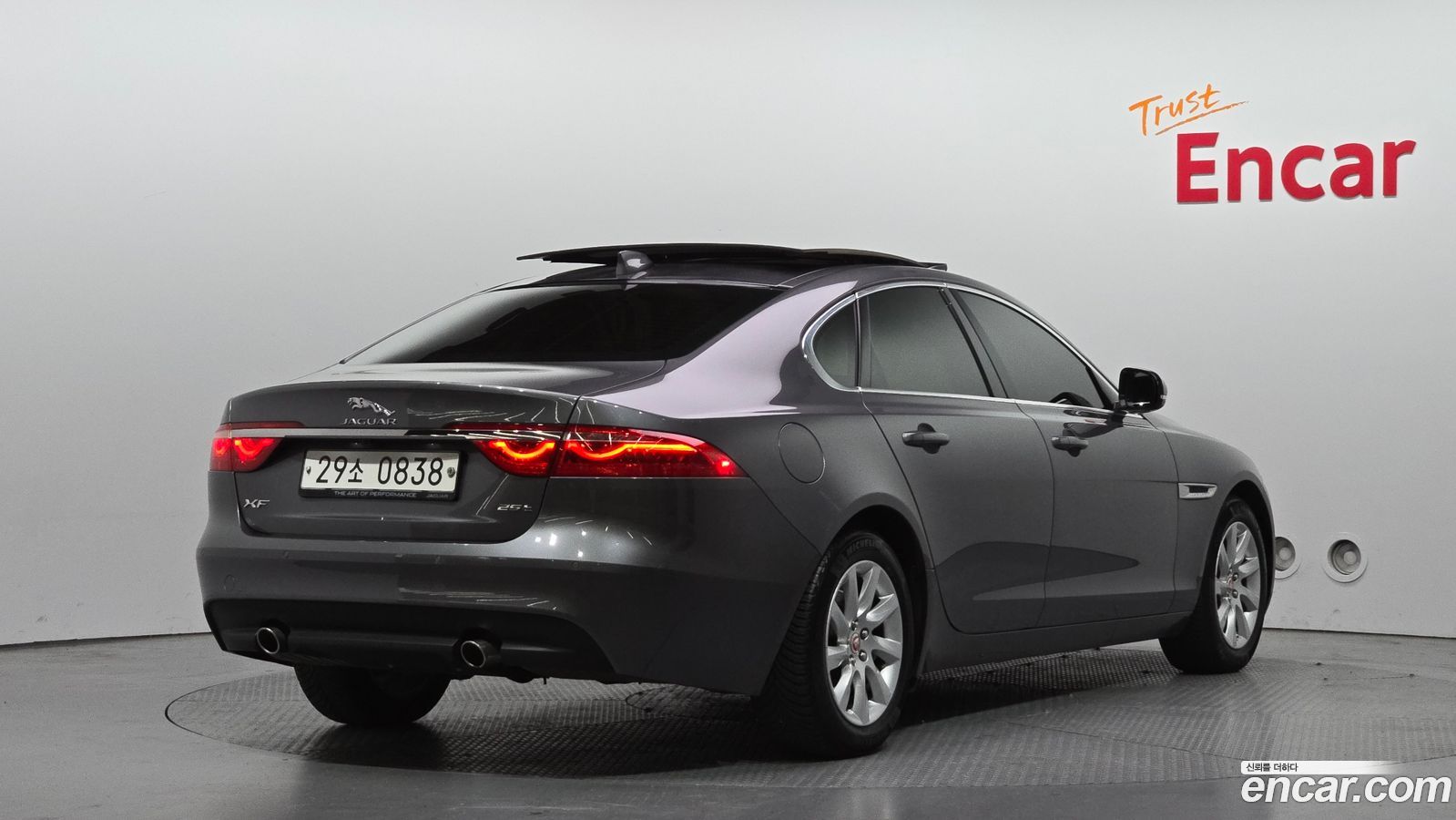 Jaguar XF