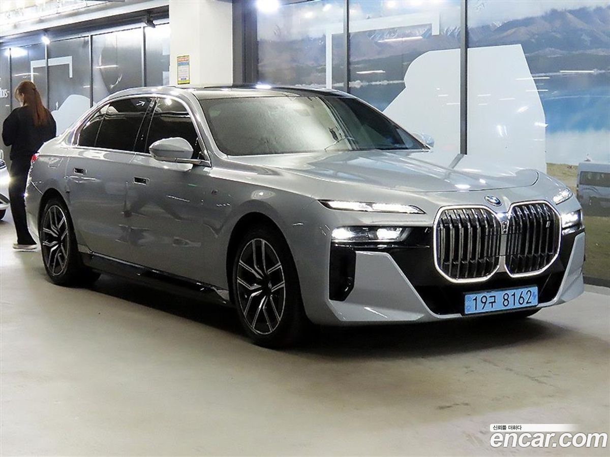 BMW i7