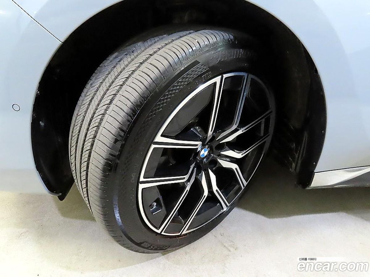 BMW i7