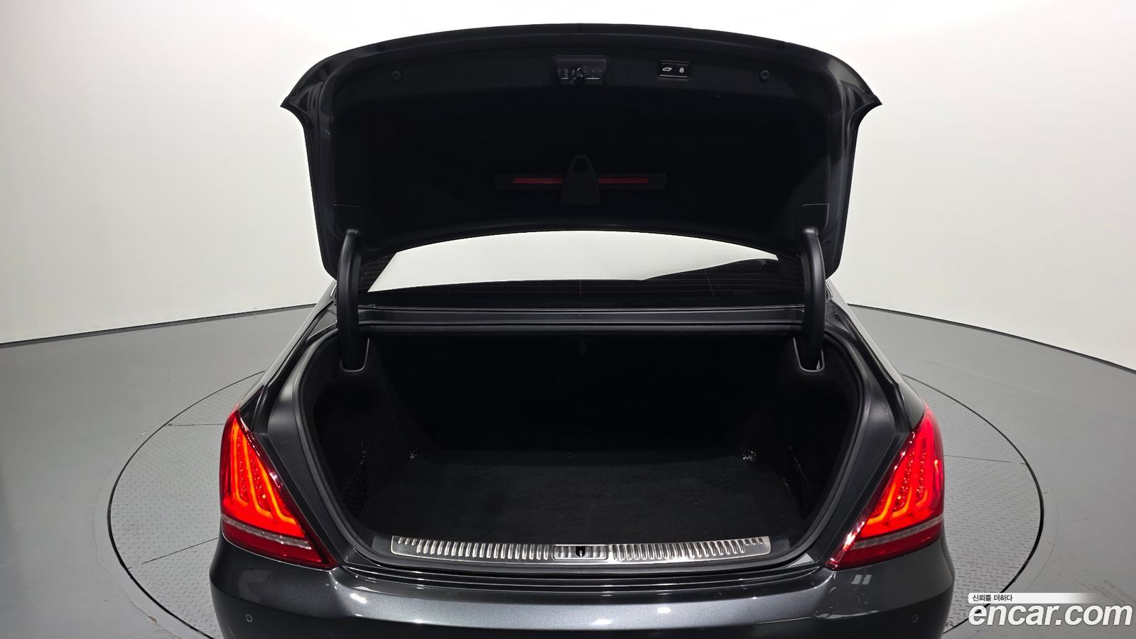 Genesis EQ900
