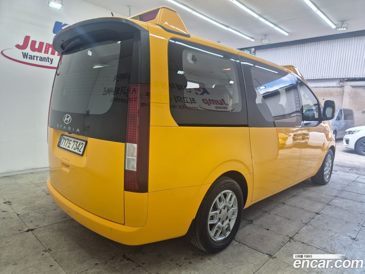 Hyundai Staria