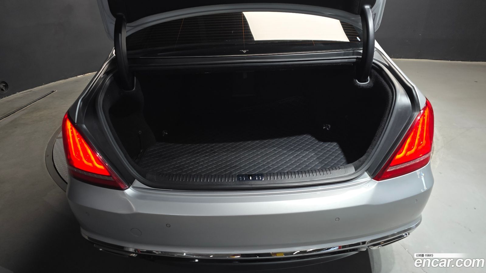 Genesis EQ900