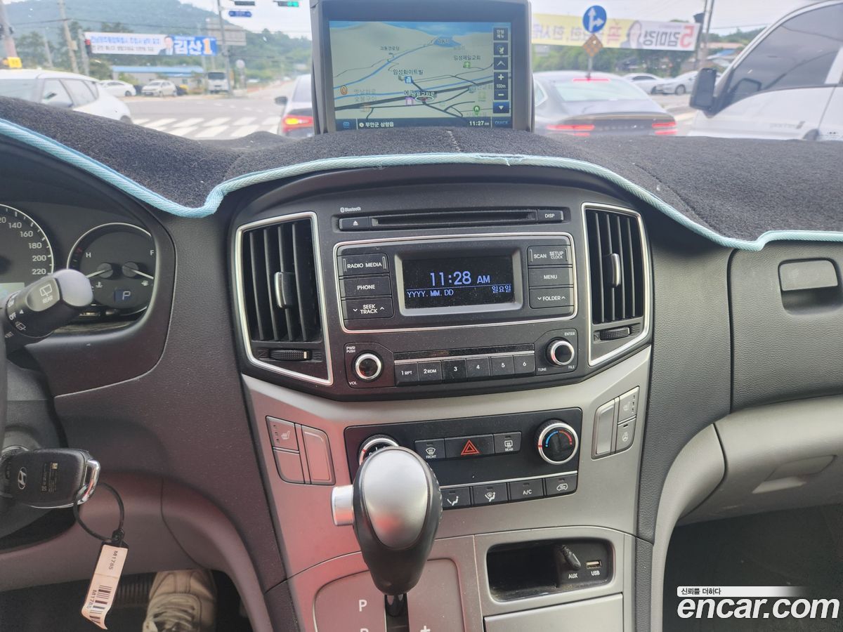 Hyundai Starex