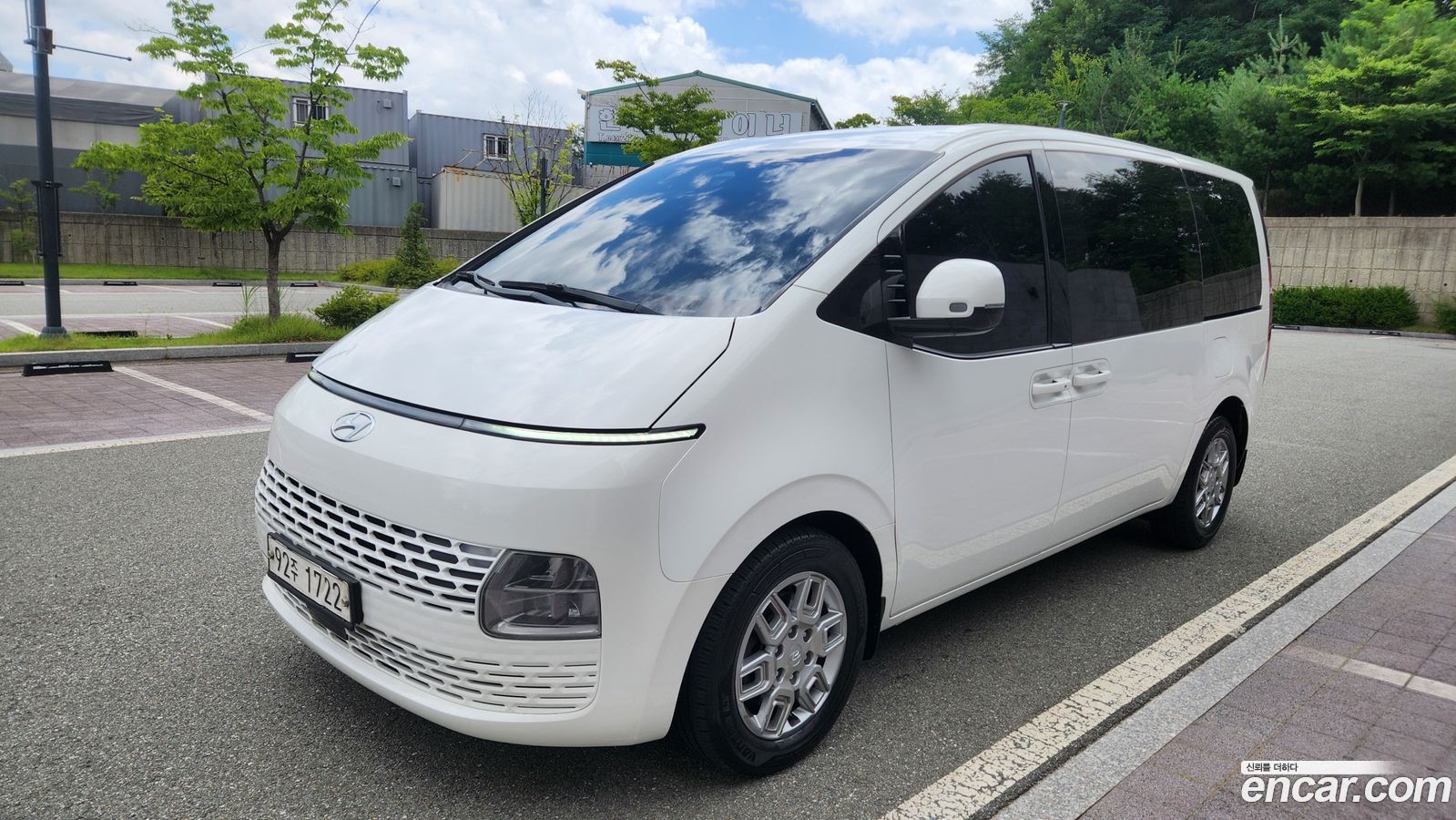 Hyundai Staria