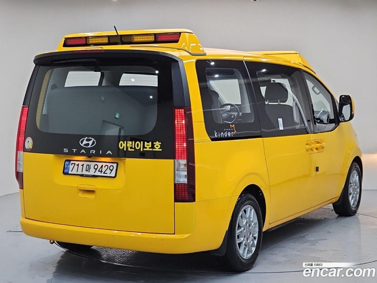 Hyundai Staria